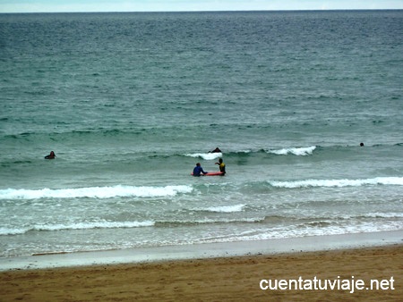 Surf en la Reserva de Urdaibai, Bizkaia.